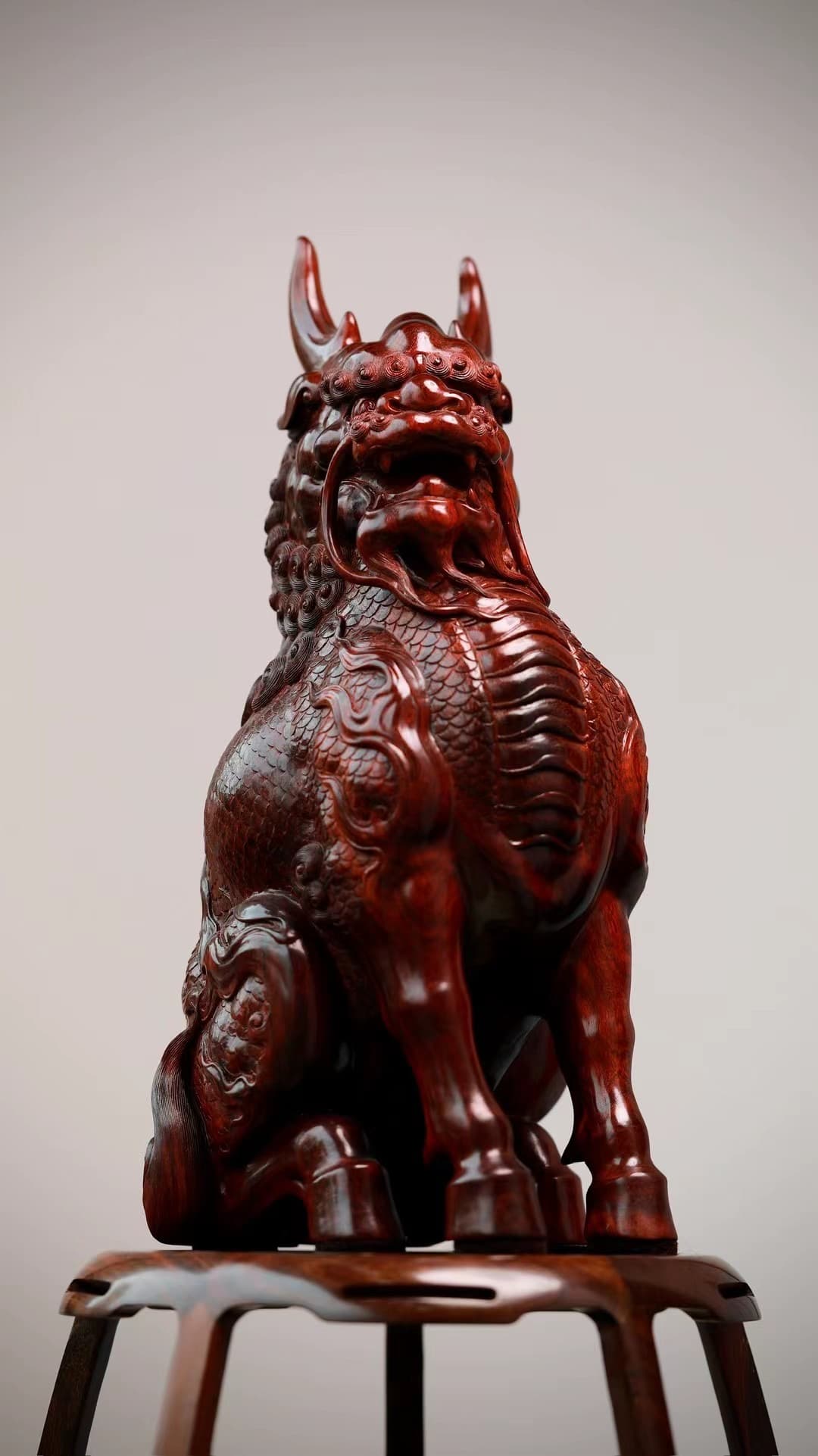 小叶紫檀麒麟艺术品